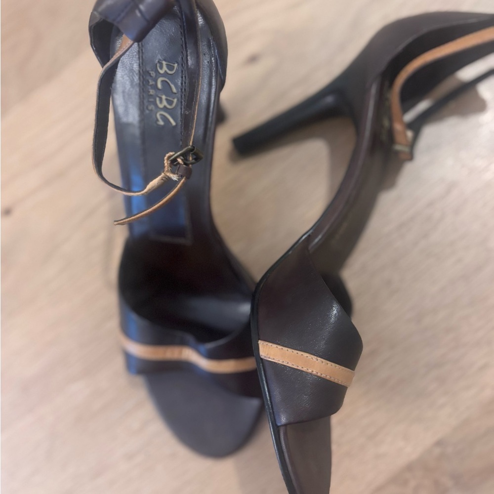 Vintage BCBG HIGH 3.9" HEELS Sz Leather Pumps Shoes 7.5 - Picture 2 of 6